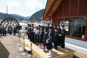 チャイムの音色と子どもたちの歌声