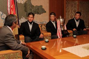 市長に報告