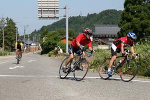 竹田の山登りに向かう選手ら