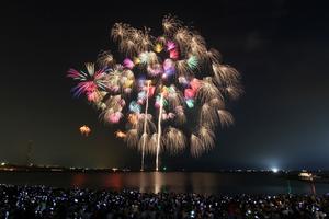 携帯の光とともに