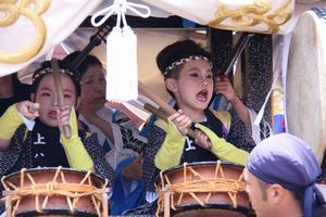 威勢のいい太鼓で祭りを盛り上げる囃子方1
