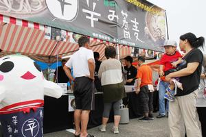 辛み蕎麦などのグルメコーナーも大好評