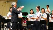 川元教育長から激励を受ける三国中学校吹奏楽部