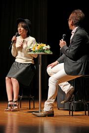 今井さんNPO法人KIRALI代表の福井正樹さんによるトークショー。子育てと障がいについて話をした