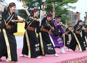 熱気あふれるよさこいに会場中が大盛り上がり