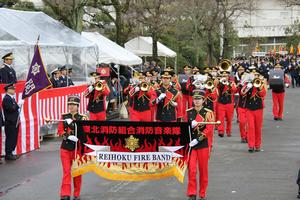 嶺北消防組合音楽隊を先頭に消防団、女性防火クラブが分列行進を行った