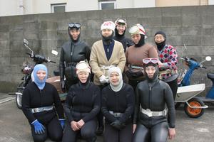 小田原さん(前列左から2人目)と仲間の皆さん