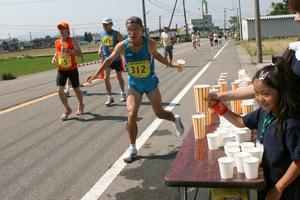 給水所では、地元ボランティアが大活躍