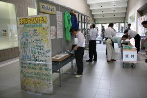 ロビーでは、重油事故の様子を伝える写真などを展示