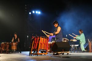 情熱的な演奏を繰り広げた車屋正昭和太鼓ライブ