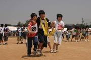 “息”が勝敗の鍵を握る二人三脚リレーに、子供たちも大奮闘