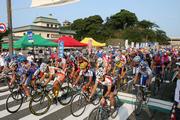 ふれあい広場前をスタートする選手たち1
