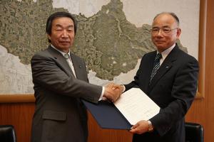 協定を締結