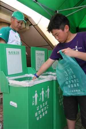 三国北小学校児童のごみ拾い