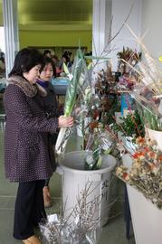 野菜だけではなく、ユリなどの切り花も人気