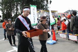 運び隊が席までお届け