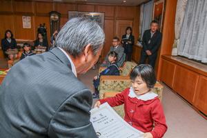 市長賞、教育委員長賞、男女共同参画委員長賞を表彰