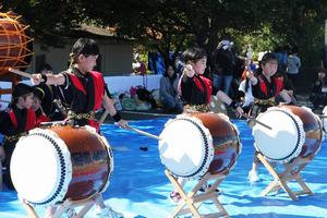 「加戸子供太鼓」が元気に練習の成果を披露