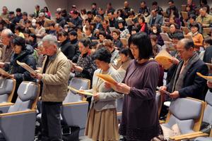 開会前には参加者全員で坂井市男女共同参画都市宣言文を群読