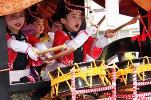 祭ばやしも力が入る