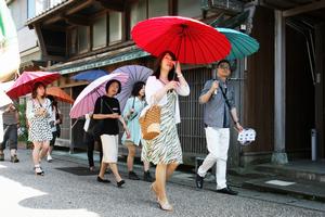 蛇の目傘を差して、町並みを散策