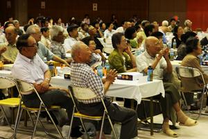 催し物を楽しむ参加者