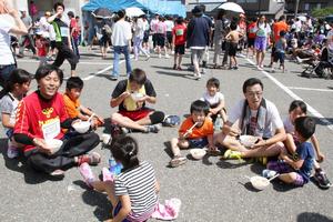 走り終わった後は、古城マラソン名物のうどんで舌鼓