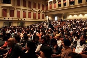 会場は熱気に包まれる