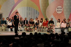 ゲストの前川清さん。「花火」を歌い、包み込むような歌唱力で会場の人たちを魅了