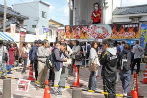 各ブースともお昼時には長い行列に。味わった来場者からは「待ってでも食べる価値あり」との声が!!