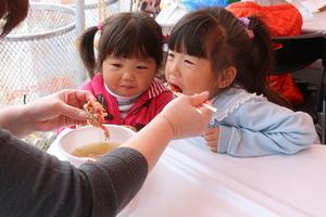 セイコガニが丸々一匹入ったカニ汁を食べ、体の芯まで温まる