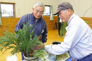 微調整に余念がない参加者。作り手の個性が出て