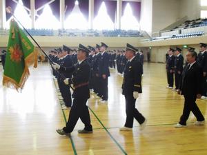 おごそかな雰囲気の中、部隊観閲が行われた