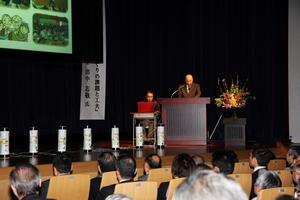三国木部まちづくり協議会は、生き物との触れ合いや、小学生による無農薬米作りの取り組みなど自然を生かした取り組みを発表した。