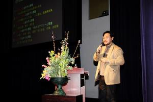 講演会では田中氏が、事例を交えながら、まちづくりの長期的な活動の展開について話す。