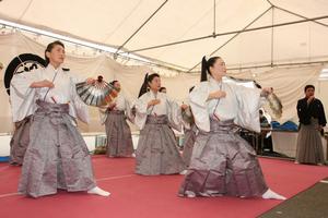 丸岡城を題材にした曲の歌謡吟詠と詩舞が披露さ