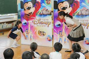 ほんの些細な間違いに気づく生徒