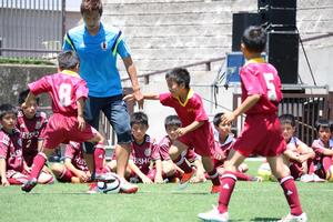 未来のスター選手を夢見て、先人から技術を学ぶ