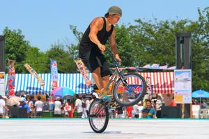 BMXショーも行われ、豪快でバランスのとれた動きに会場からは大きな拍手が巻き起こる