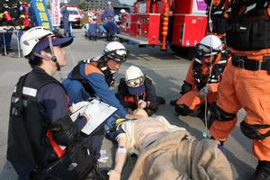 福井大学医学部DMATと消防署が連携して行った交通救助訓練