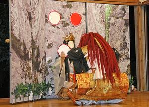 天照大神を岩戸から連れ出す舞「二代手力雄」