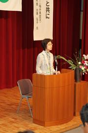 食事が体と心を育んでいることなどを話す出倉氏