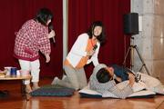 笑いも交えながらの寸劇に会場全体が引き込まれる