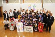 出陣式で一致団結（丸岡城のまちコミュニティセンター）。ツアーには浴衣姿の女子中高生が交替で参加