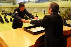 長年にわたり防犯隊として勤められた人へ功労賞などの伝達表彰が行われた