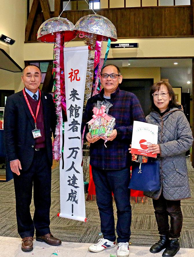 「母へ」や「父へ」など親子愛を描いた手紙が好きだと話す小林夫妻