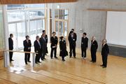 丸岡南中学校の多目的ホールを視察。部活動のトレーニングの場所としても活用している