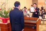 自分の言葉でしっかりと決意を述べる新成人代表